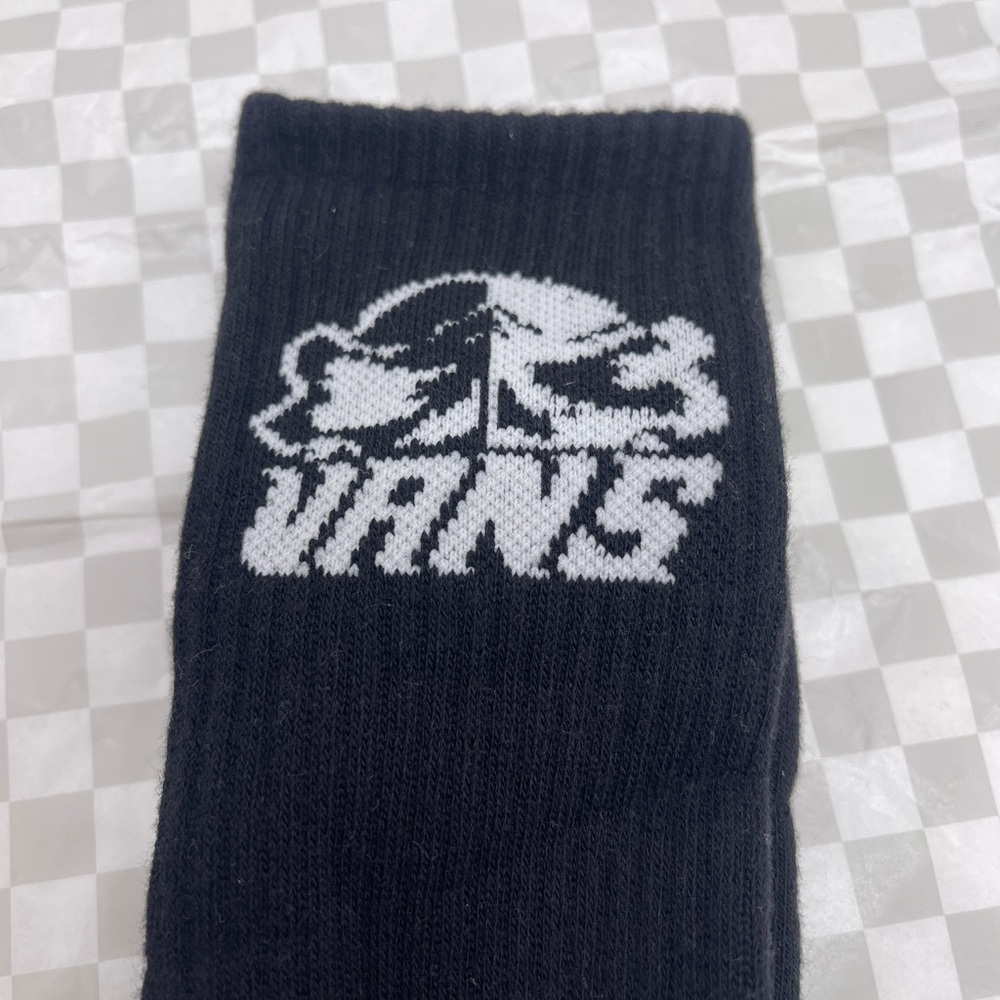 Vans Major Type Crew Socks (1 pair)
with jacquard art of a sinister skull - Picture 8 of 16